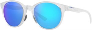 Zonnebril Oakley Spindrift voor Dames in de kleur Transparant met Prizm Sapphire gekleurde glazen